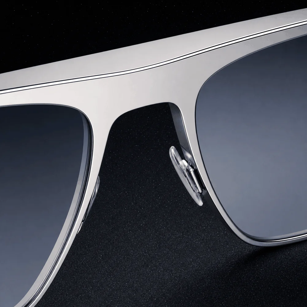 The Chrome Frame - Silver second detail view