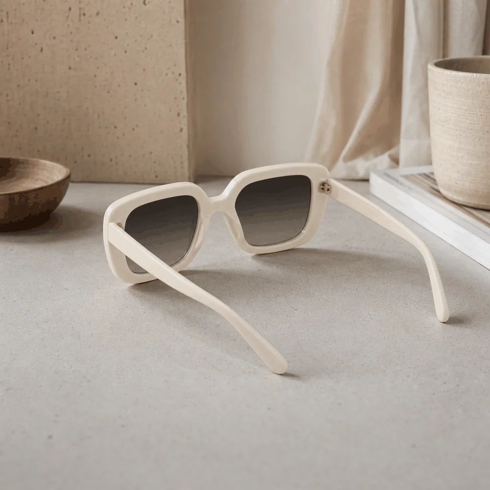 The Common Frame - Cream model view