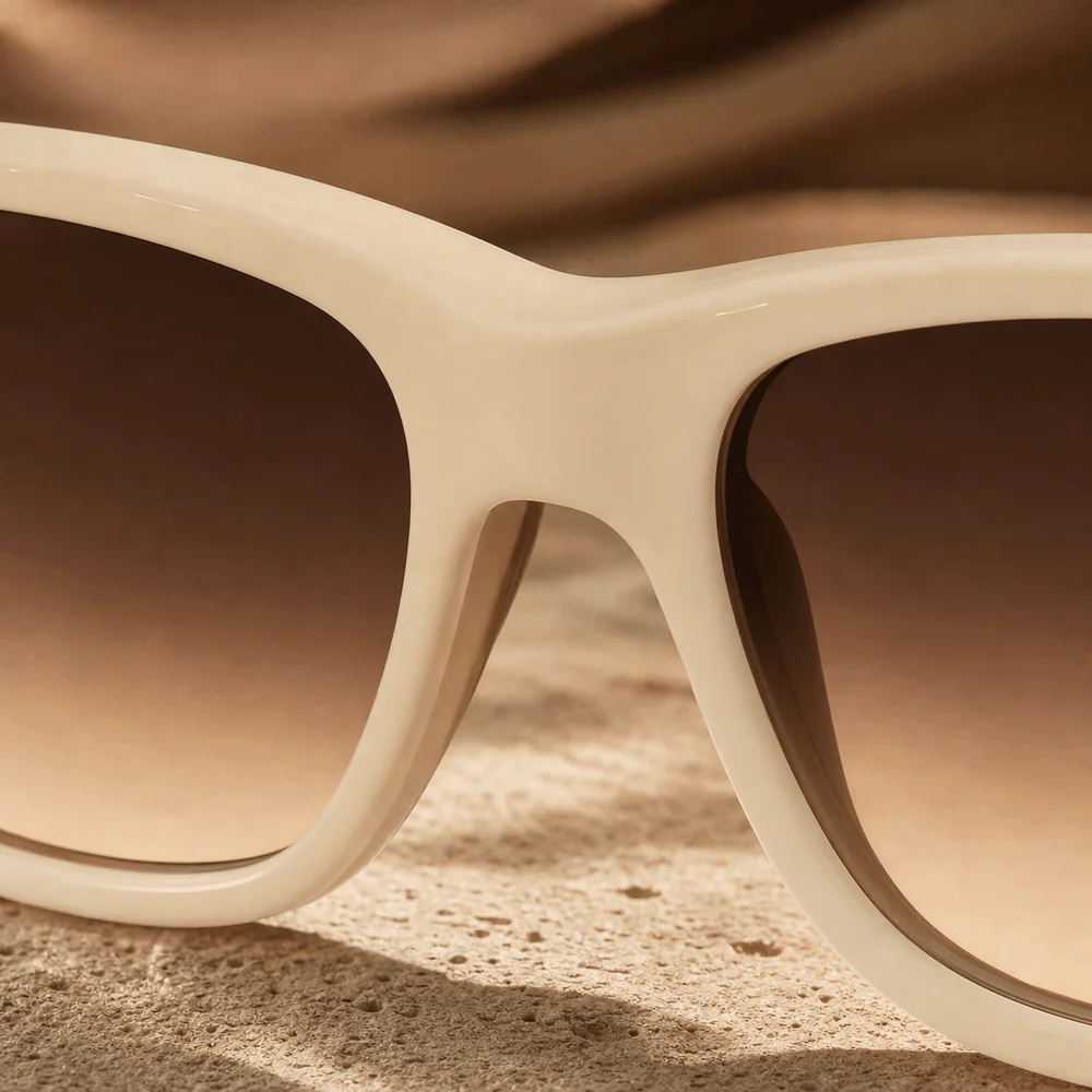 The Common Frame - Cream second detail view