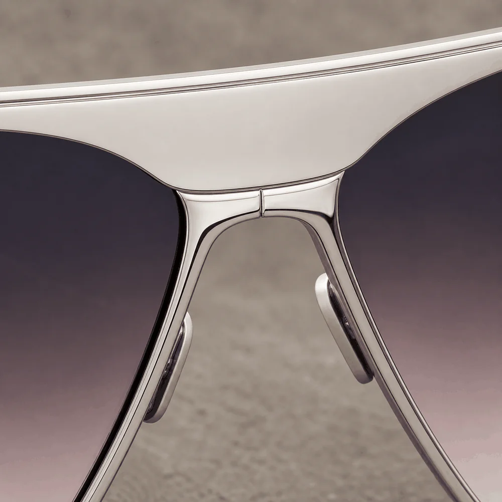 The Framehouse Shield - White Gold second detail view
