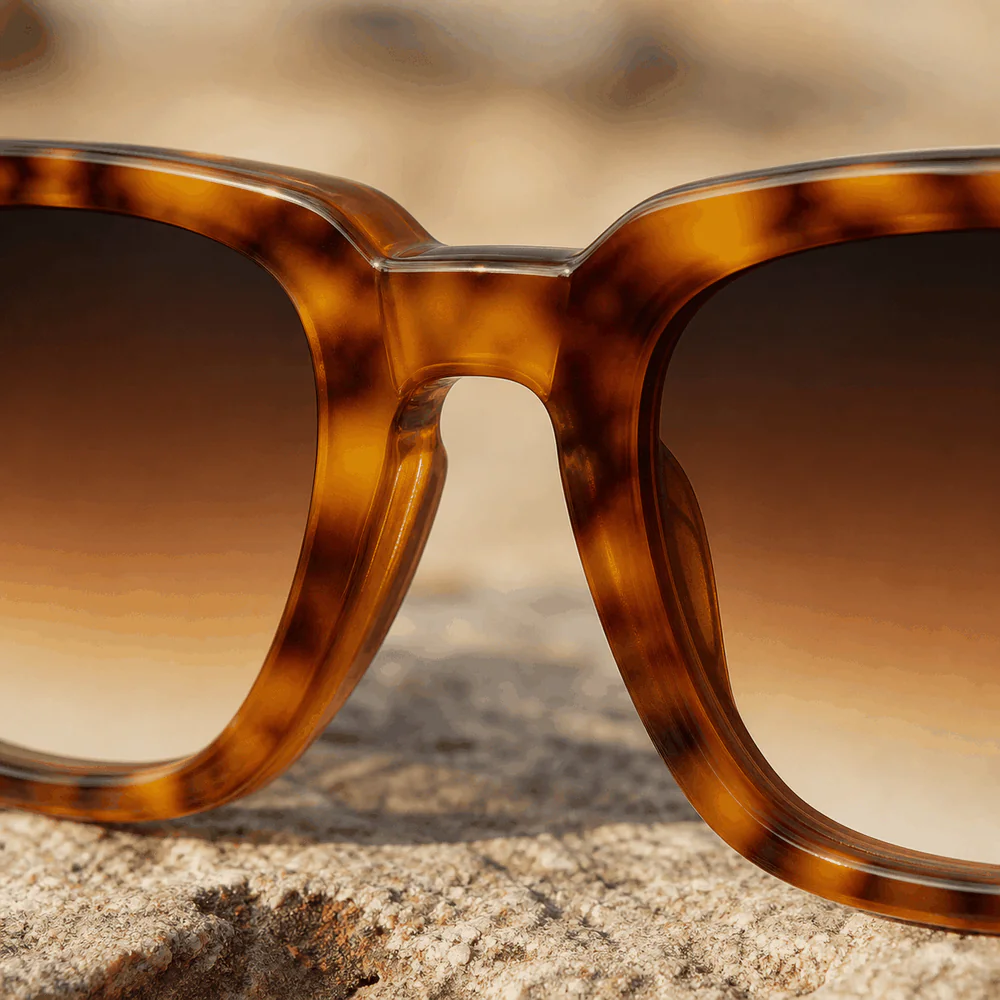 The Sunset Frame - Honey Tortoise second detail view