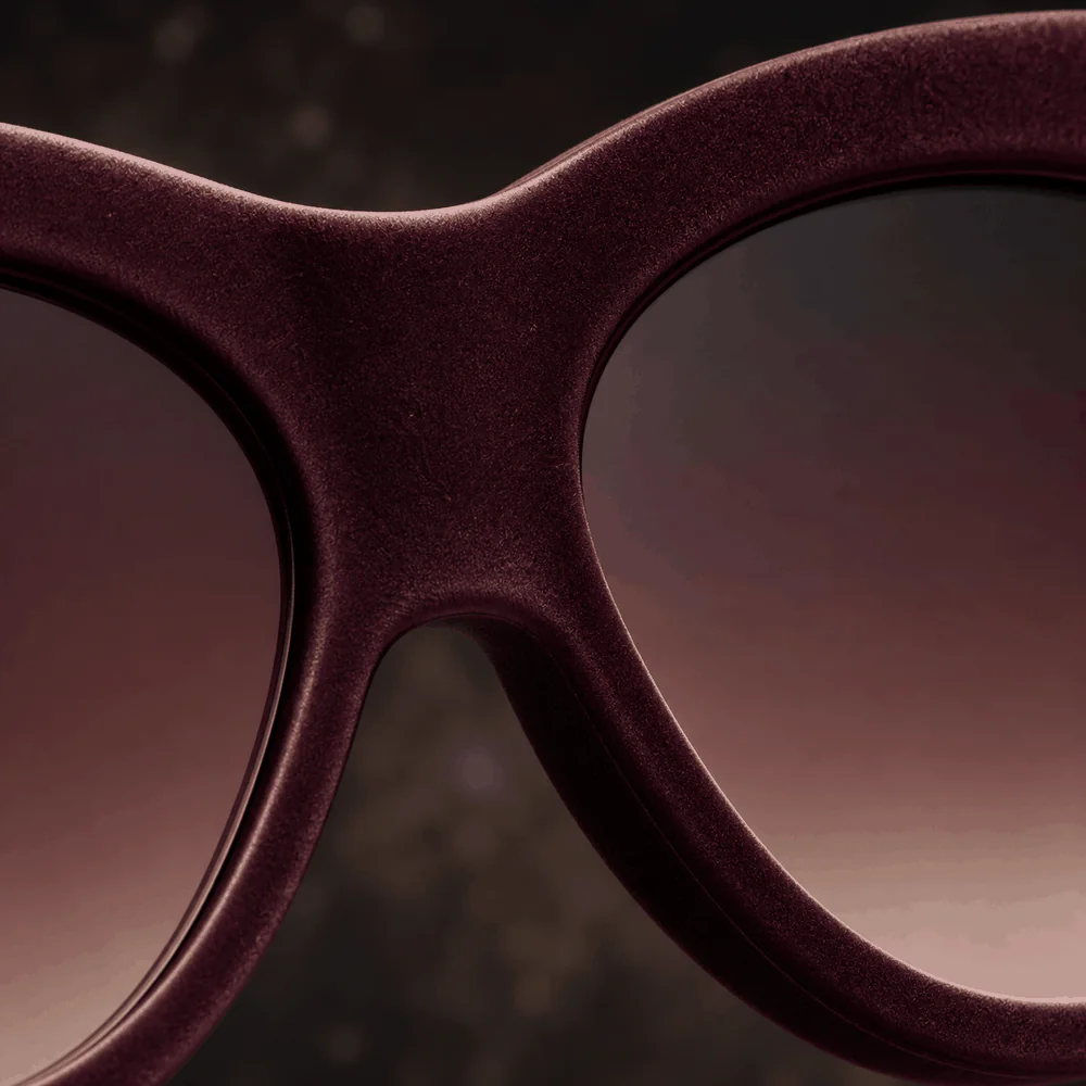 The Velvet Frame - Wine second detail view